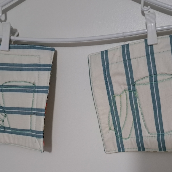 Hand- quilted potholders - Picture 2 of 5